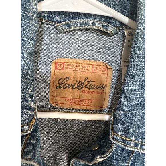 Levi Strauss Signature Women Denim Jacket Medium Blue Trucker Style size 8/10 - Picture 2 of 11